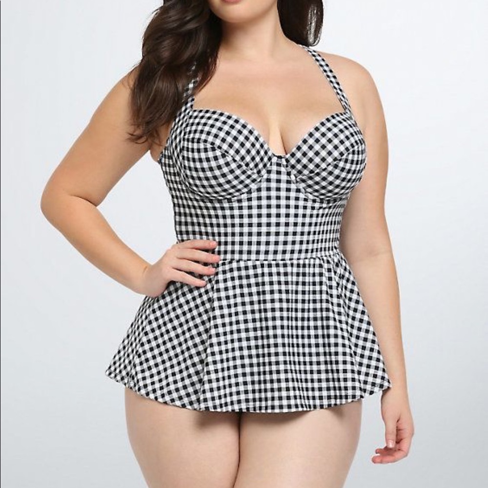 Torrid black/white size 2 bathing suit. NWT.
